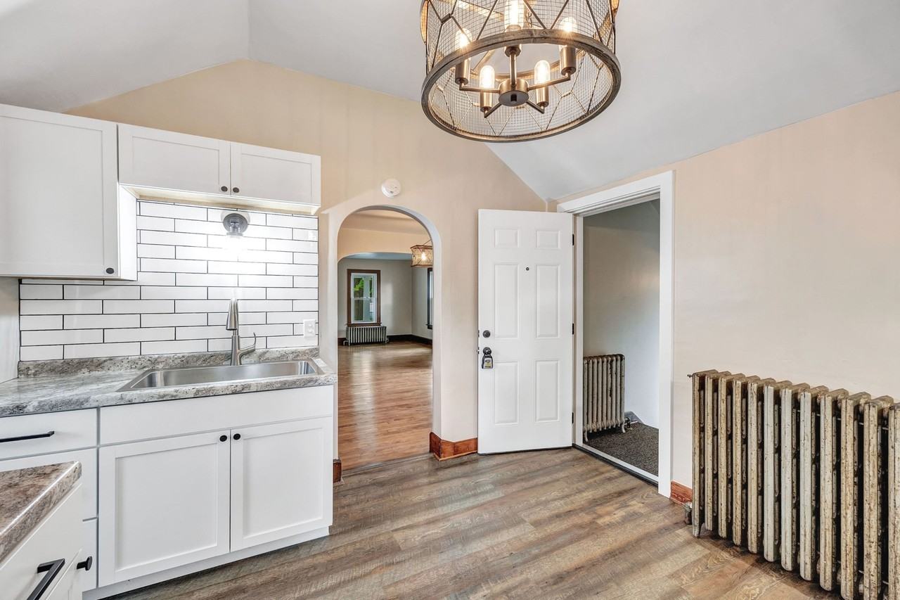 1325 Harvey St - Photo 3 of 11