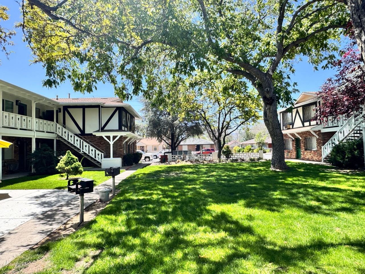 Royal Oak Apartments - Photo 2 of 16