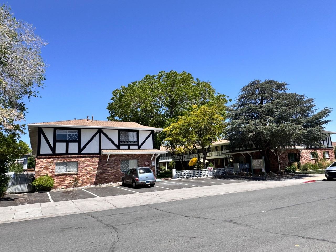 Royal Oak Apartments - Photo 4 of 16