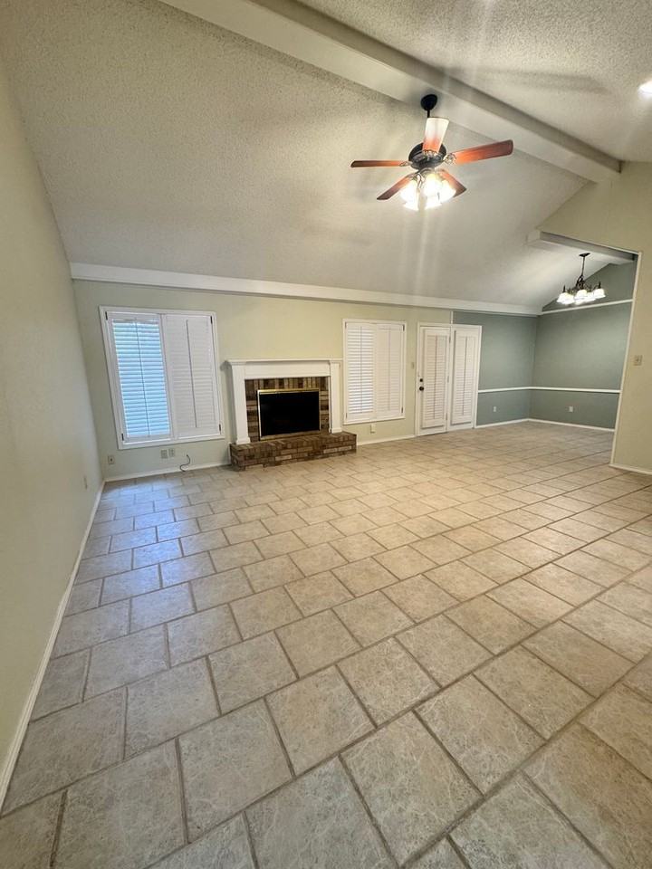 7712 Grover Ave - Photo 4 of 35