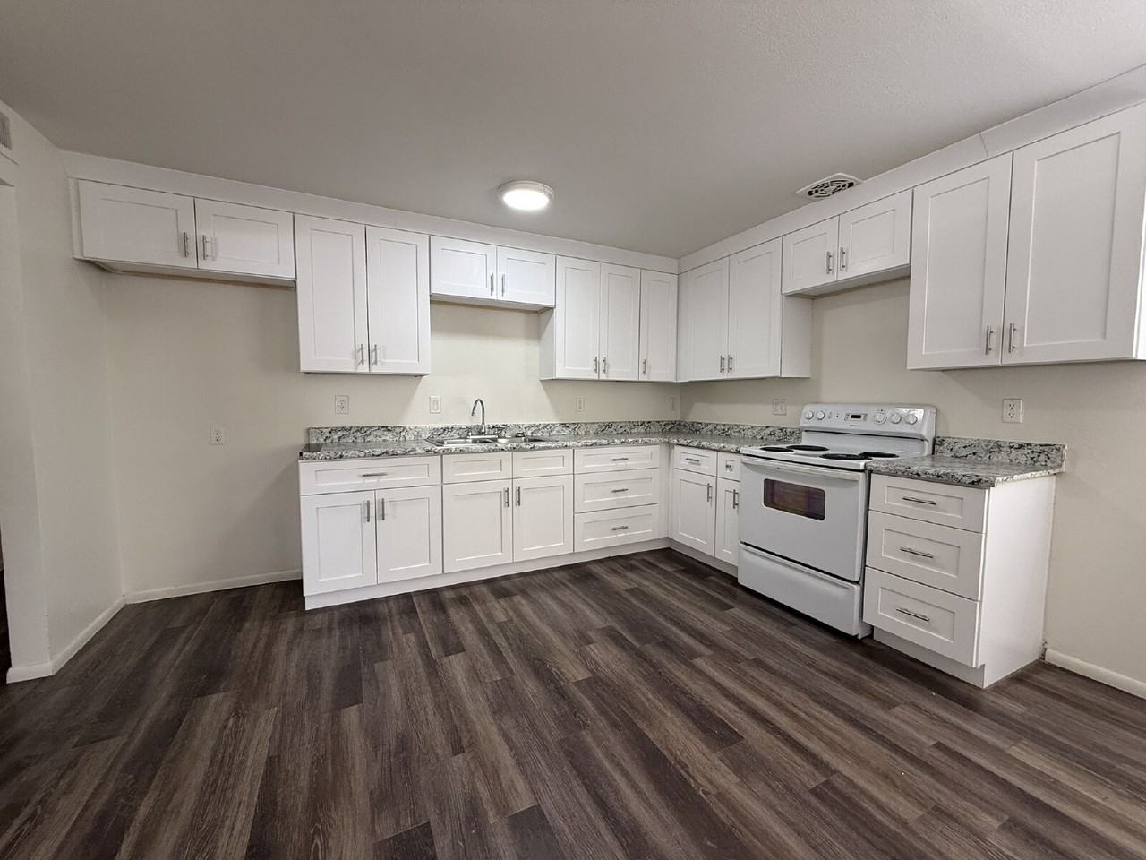 6523 W Weldon Ave - Photo 7 of 18