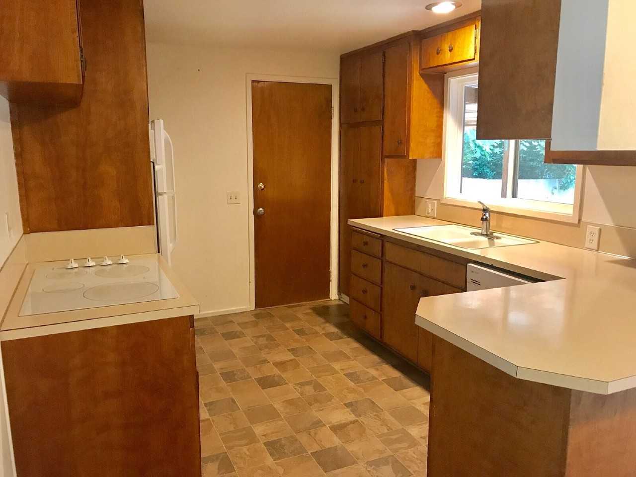 3050 Onyx St - Photo 3 of 10