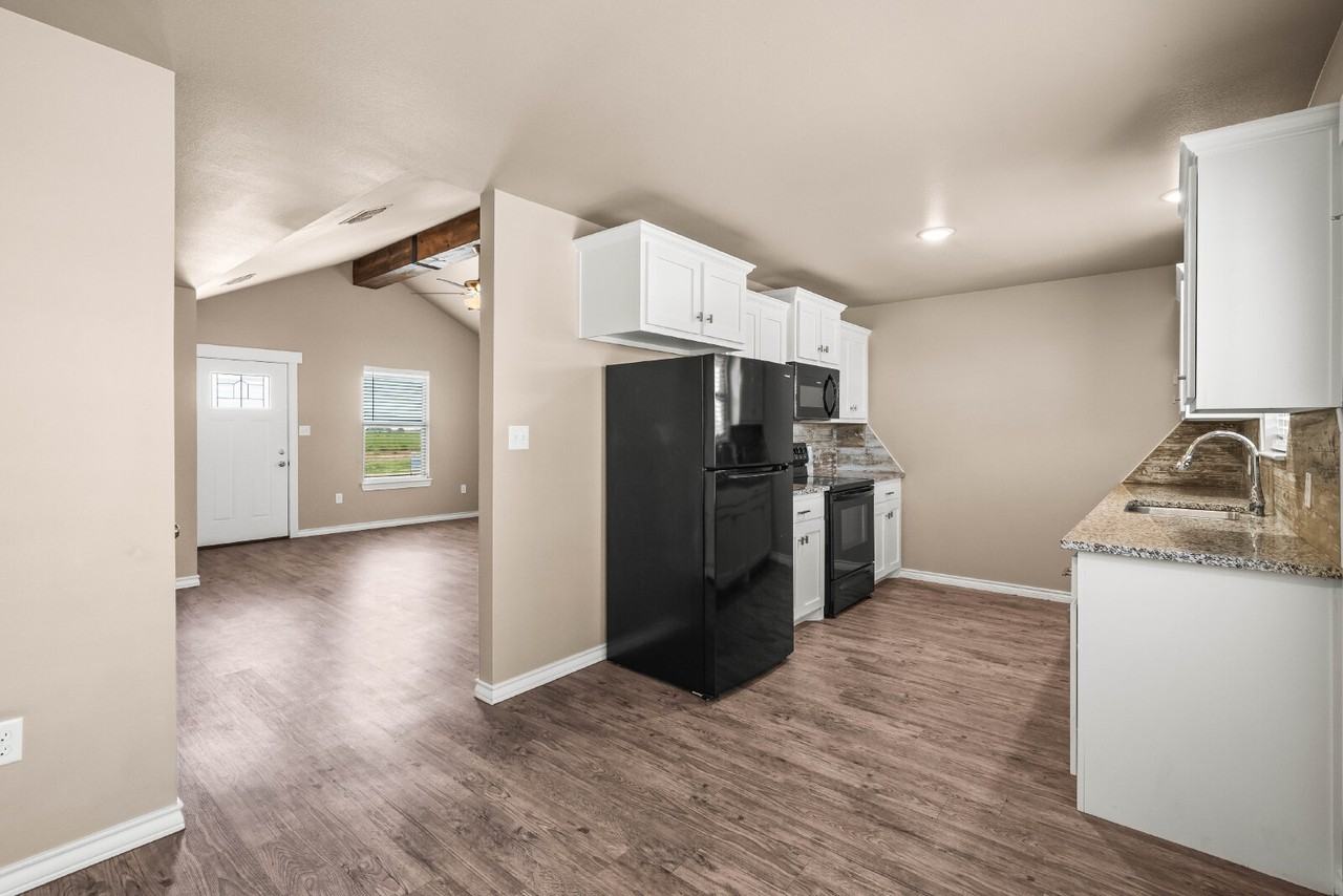 1005 East St - Photo 6 of 25