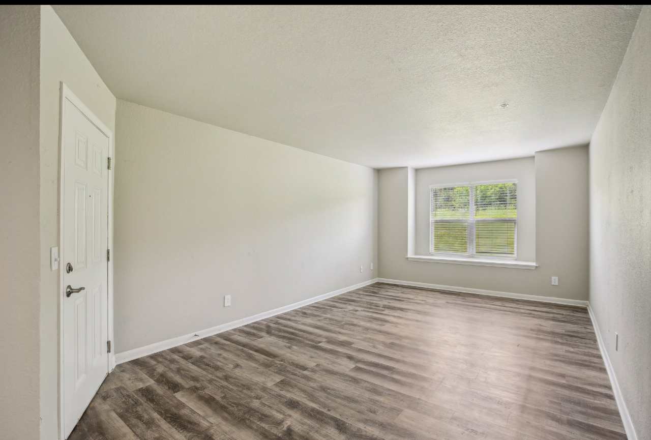 Prospector's Point Apartments - Photo 5 of 29