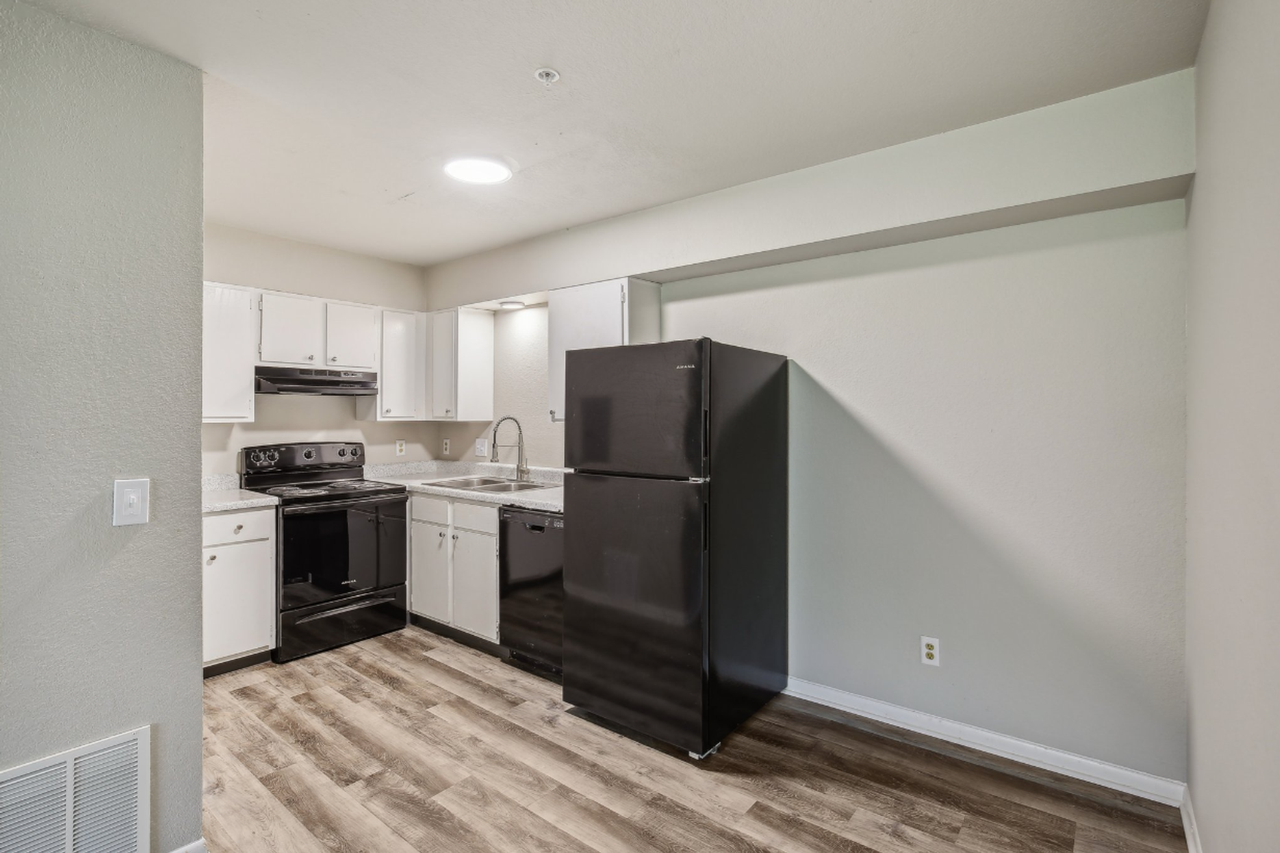 Prospector's Point Apartments - Photo 6 of 29