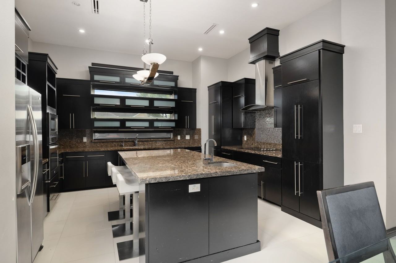 305 N Mockingbird Ave #NA - Photo 3 of 15