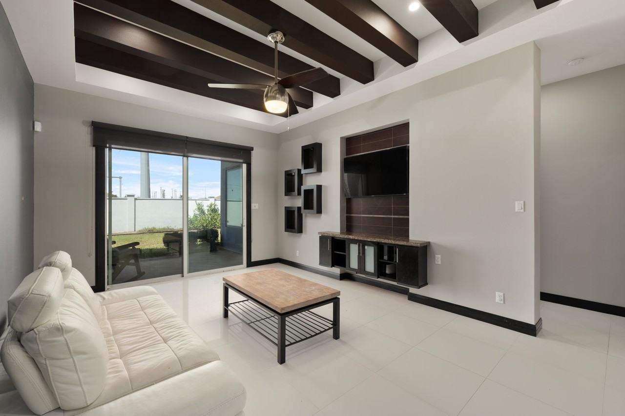 305 N Mockingbird Ave #NA - Photo 7 of 15
