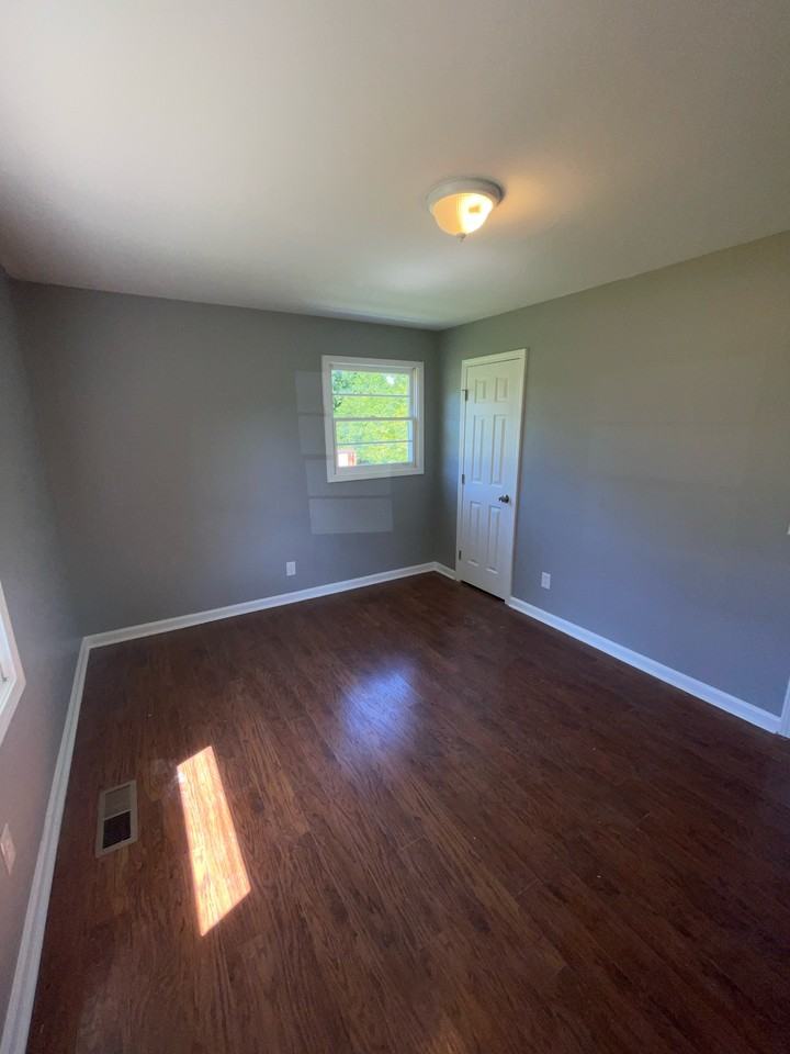 529 Culpepper St #NA - Photo 4 of 10