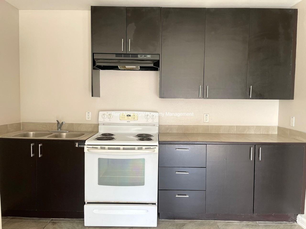 3206 Hill Crest Dr #1 - Photo 2 of 10