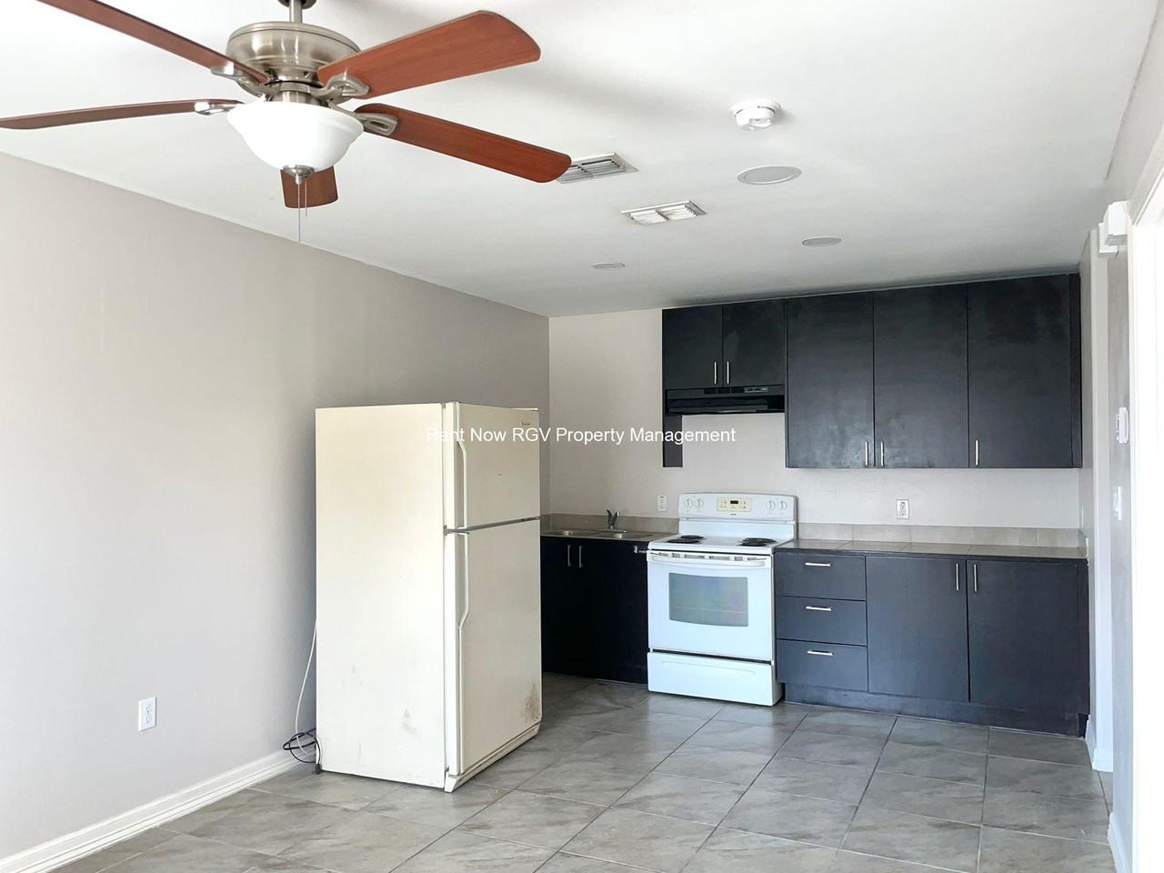 3206 Hill Crest Dr #1 - Photo 4 of 10