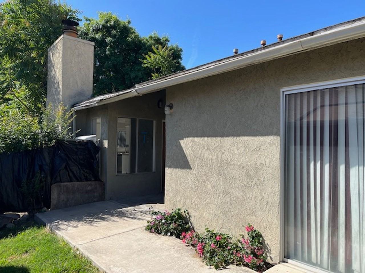 33072 Esther St - Photo 2 of 5