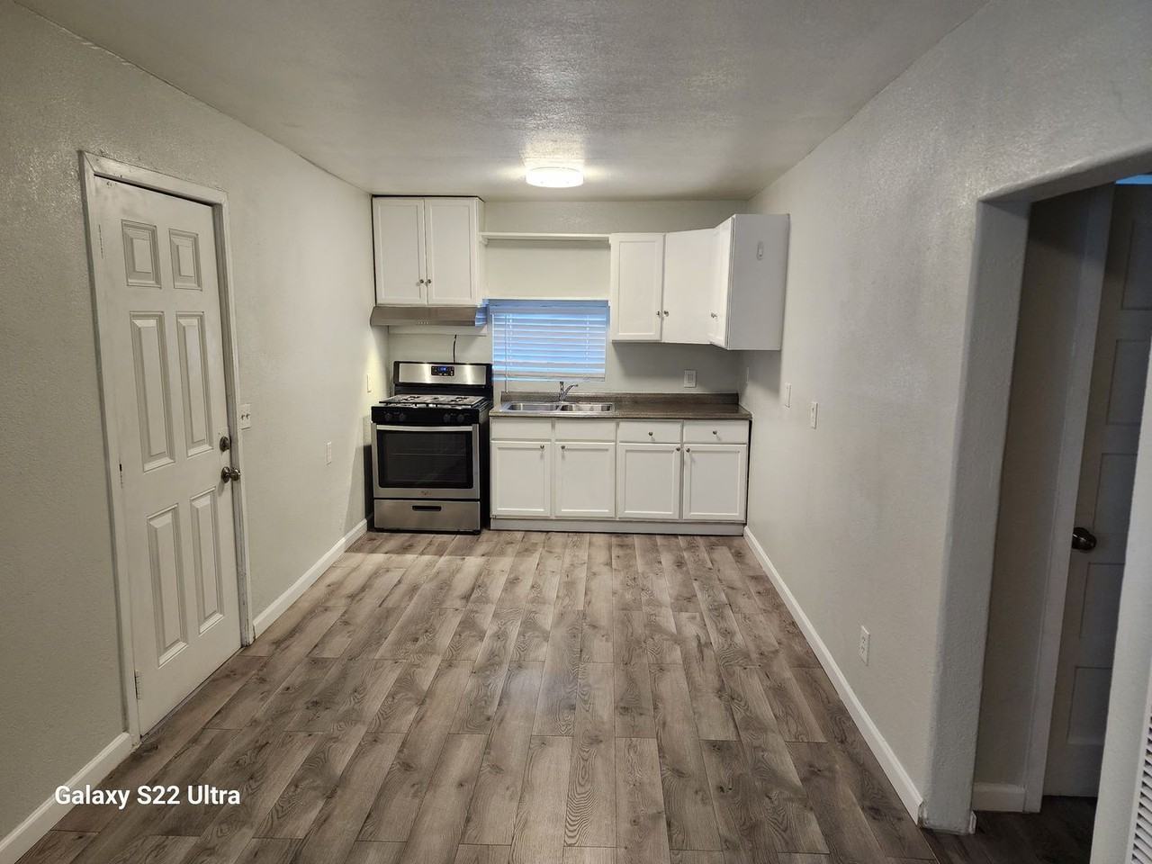 216 Hutchison St - Photo 5 of 20