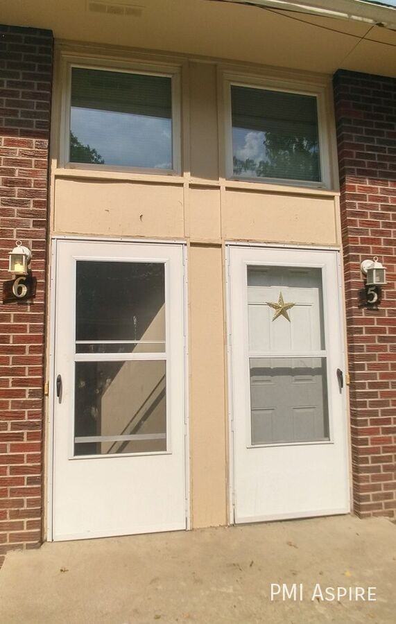 2006 Mccall Pl #6 - Photo 2 of 13