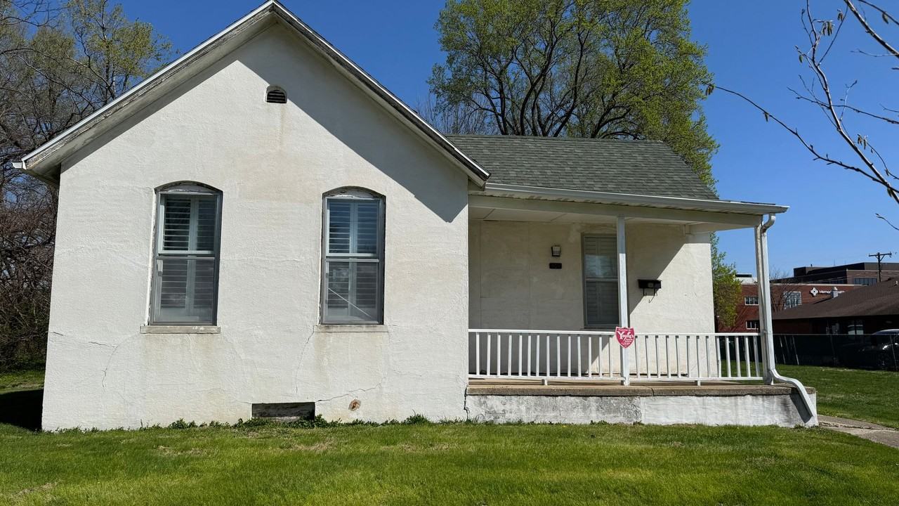 409 W Carpenter St - Photo 3 of 18