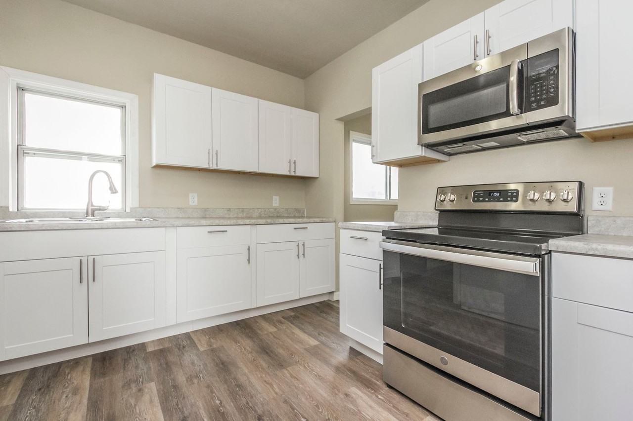 3106 4th St - Photo 3 of 21