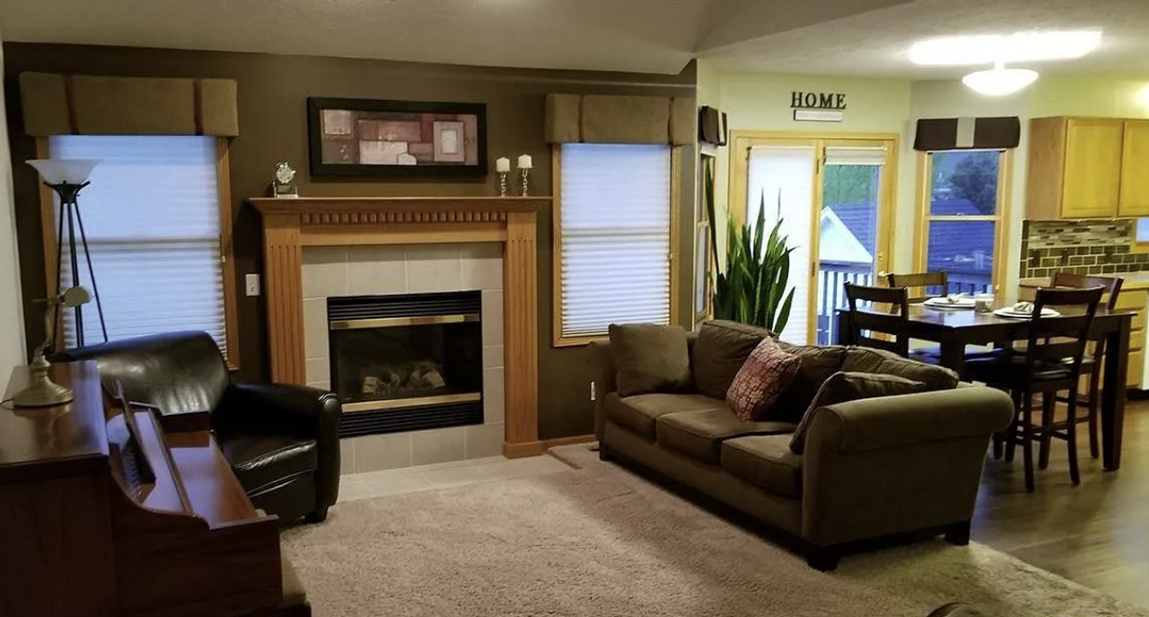 7710 S 33rd St - Photo 2 of 10