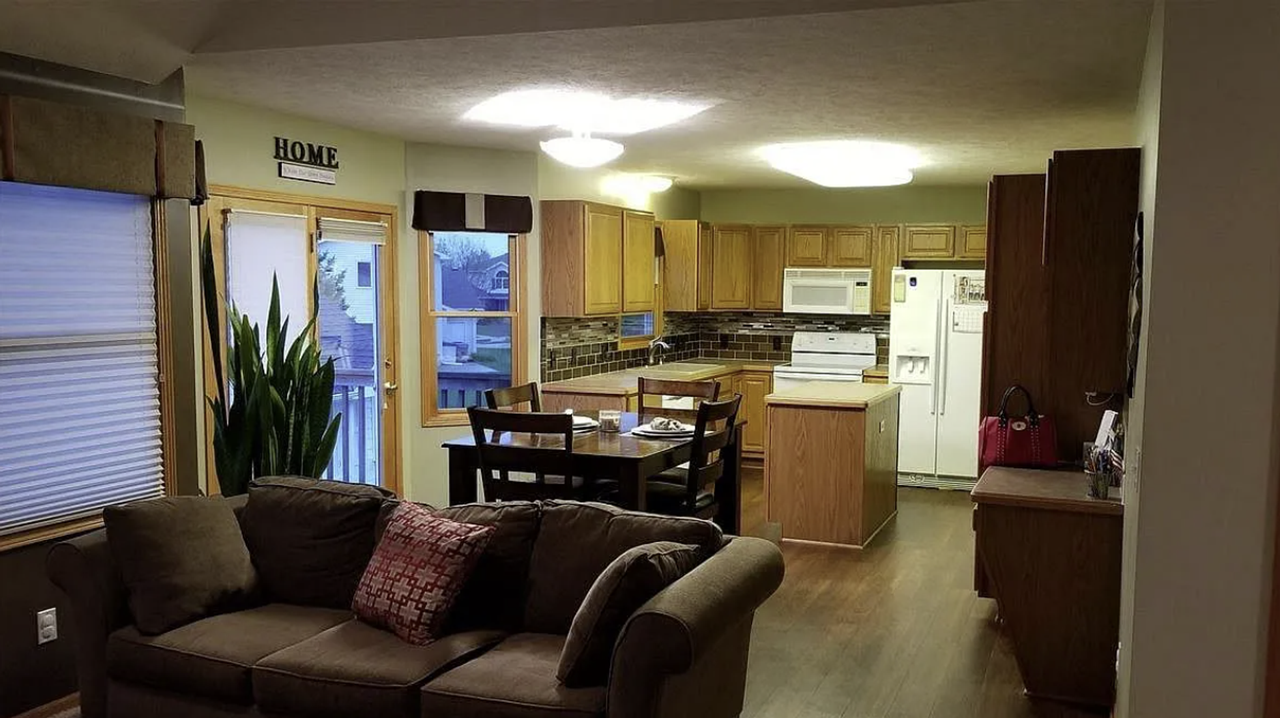 7710 S 33rd St - Photo 3 of 10