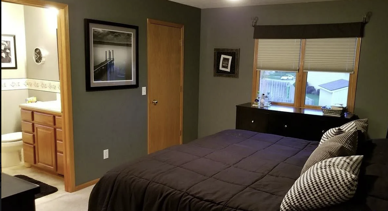 7710 S 33rd St - Photo 6 of 10