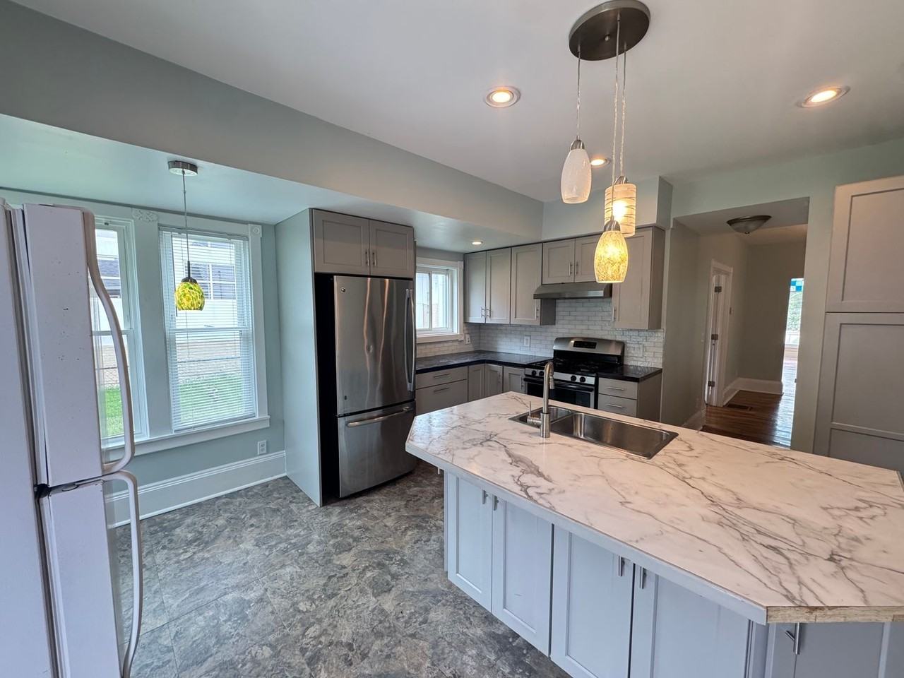 612 Jefferson Ave Se - Photo 3 of 20