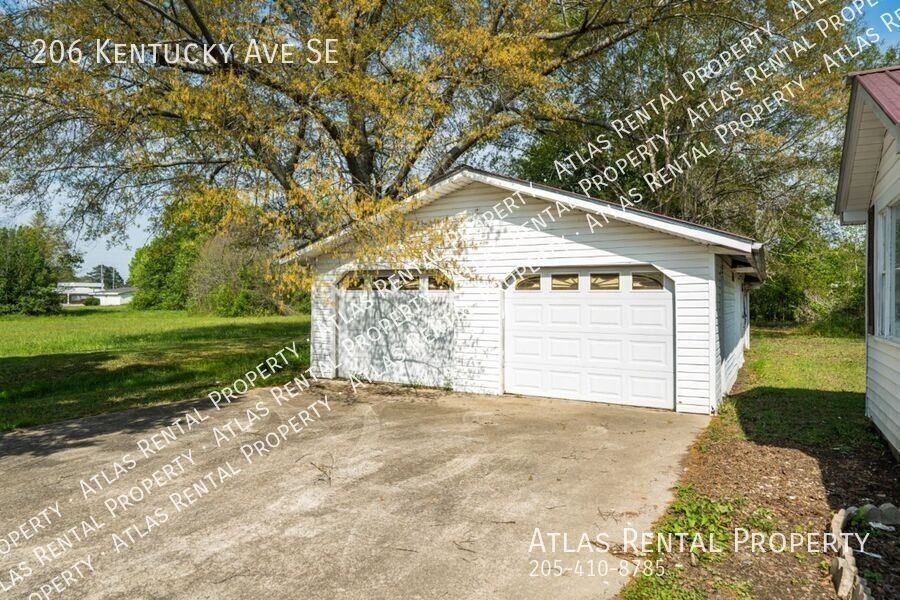 206 Kentucky Ave Se - Photo 3 of 17