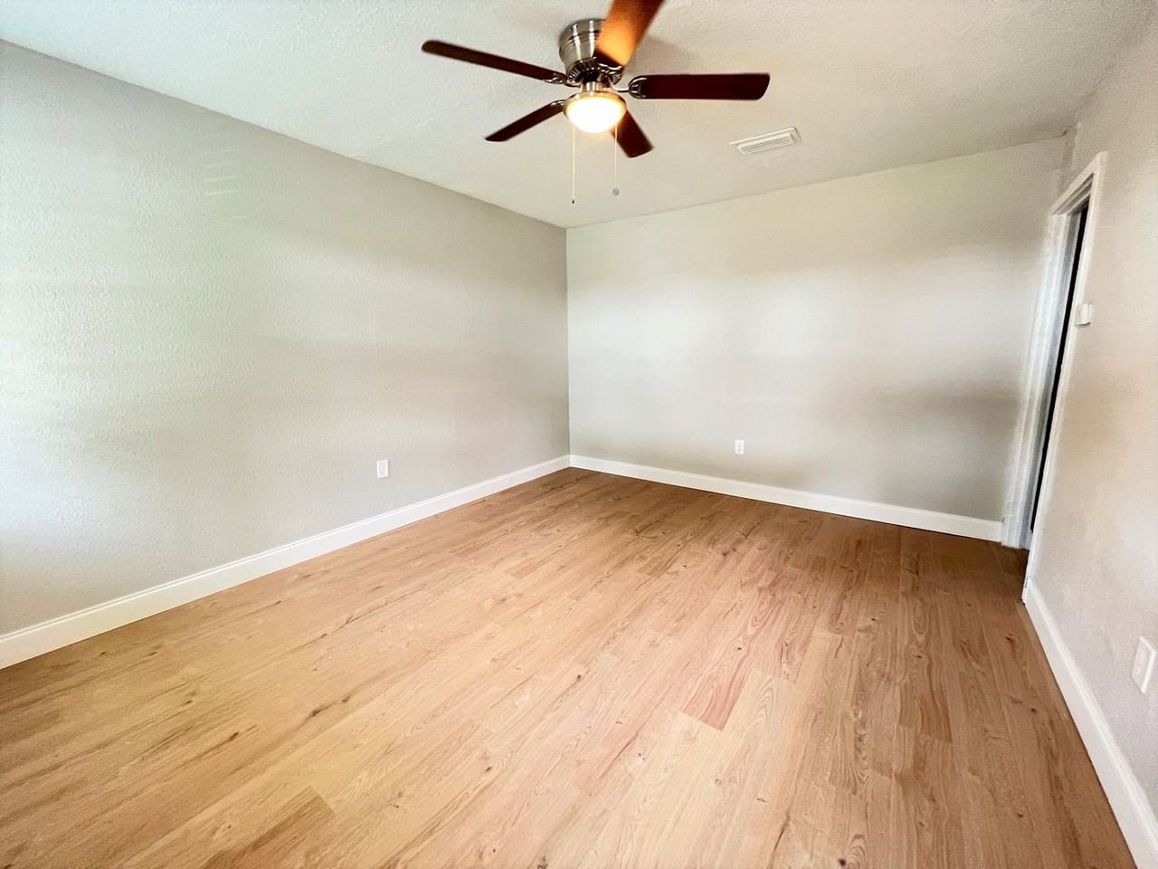 5930 Wilmar Rd - Photo 3 of 10