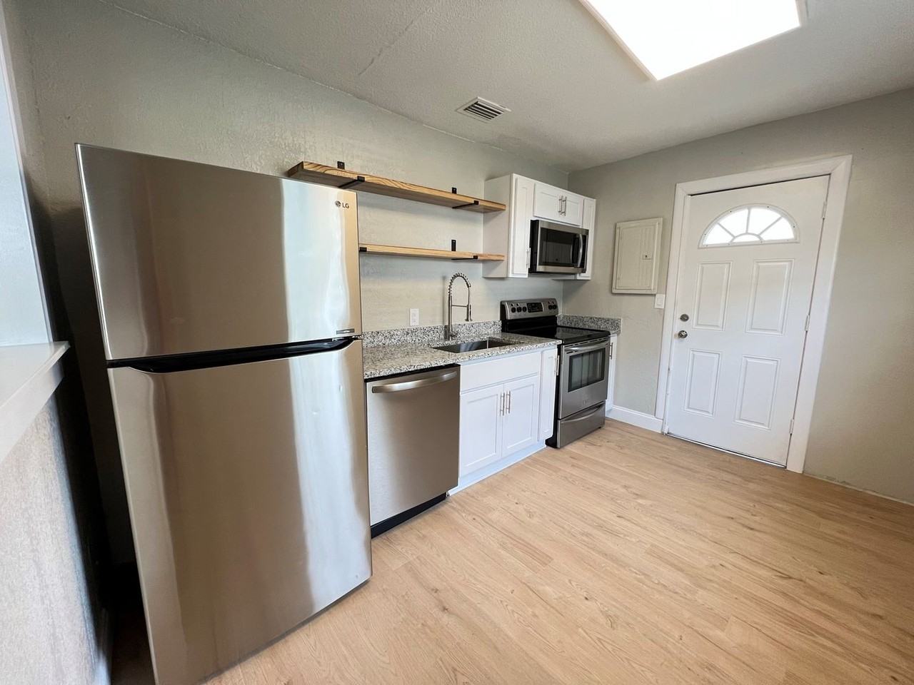 5930 Wilmar Rd - Photo 4 of 10