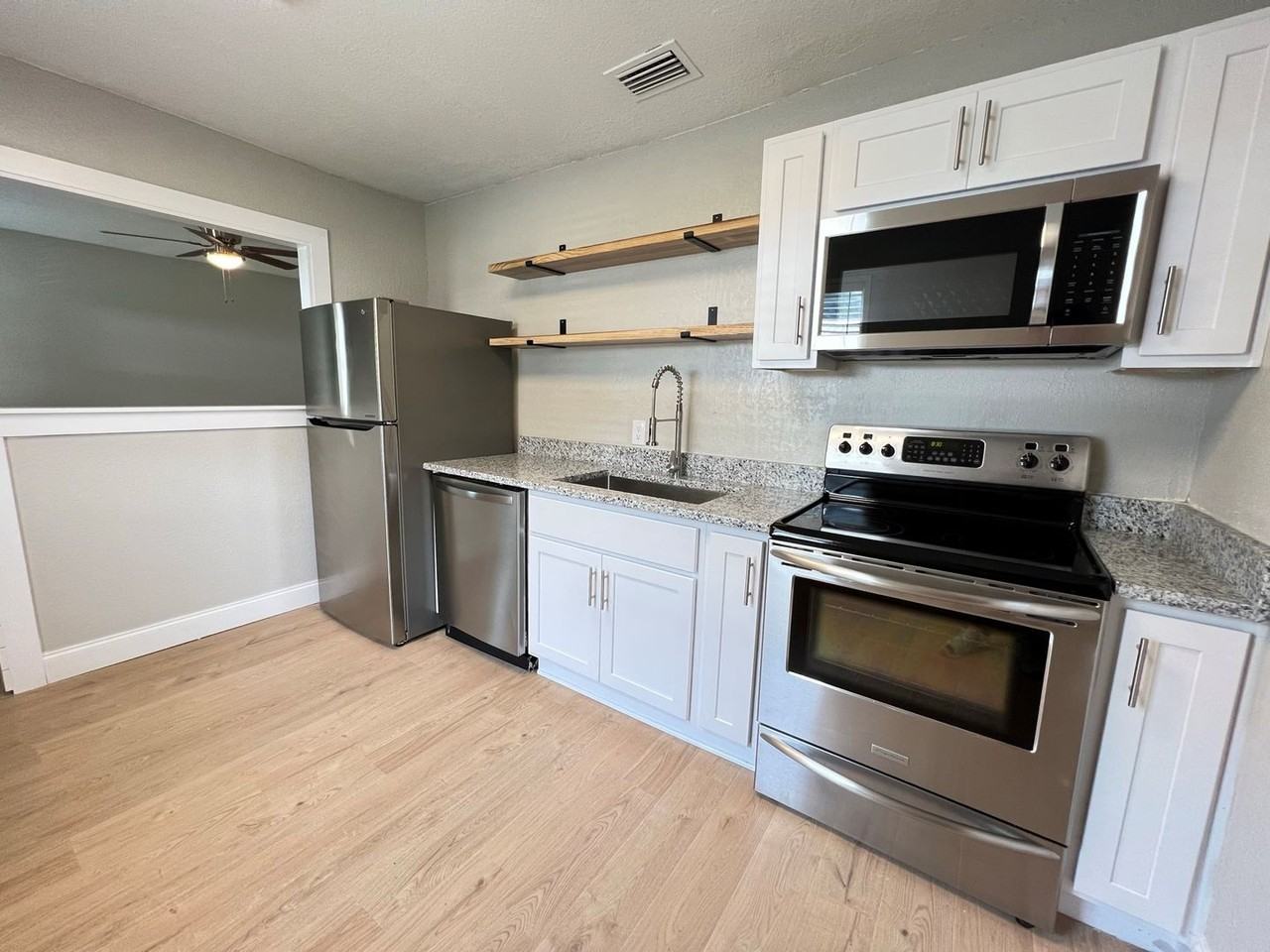 5930 Wilmar Rd - Photo 5 of 10