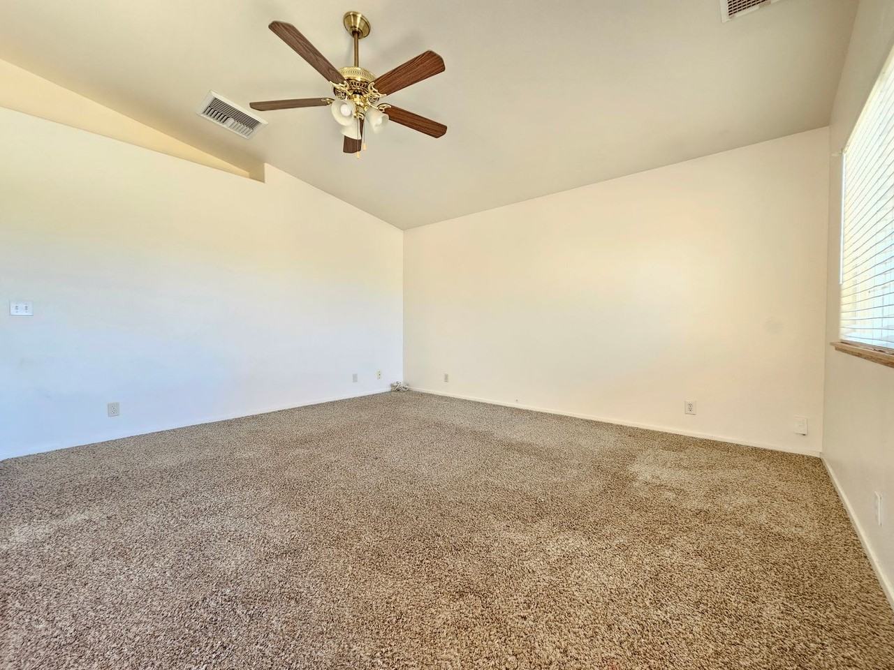 922 W Sullivan Ave - Photo 2 of 18