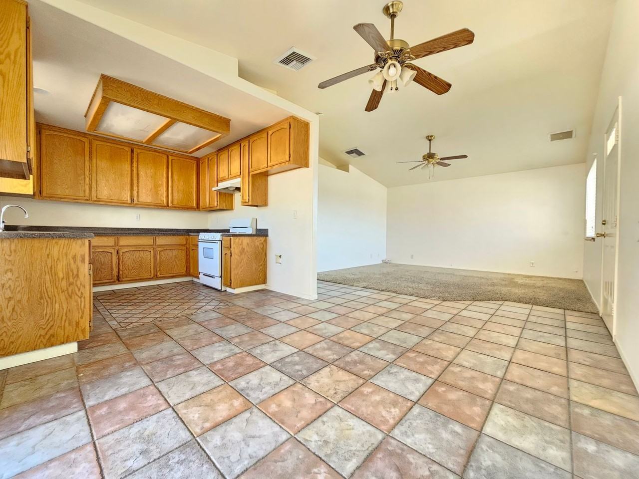 922 W Sullivan Ave - Photo 5 of 18