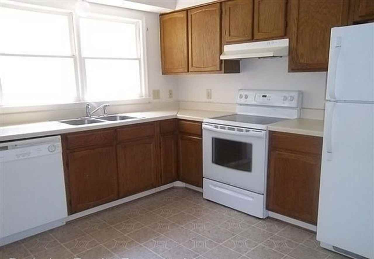 2806 Oak Hill Dr - Photo 2 of 5