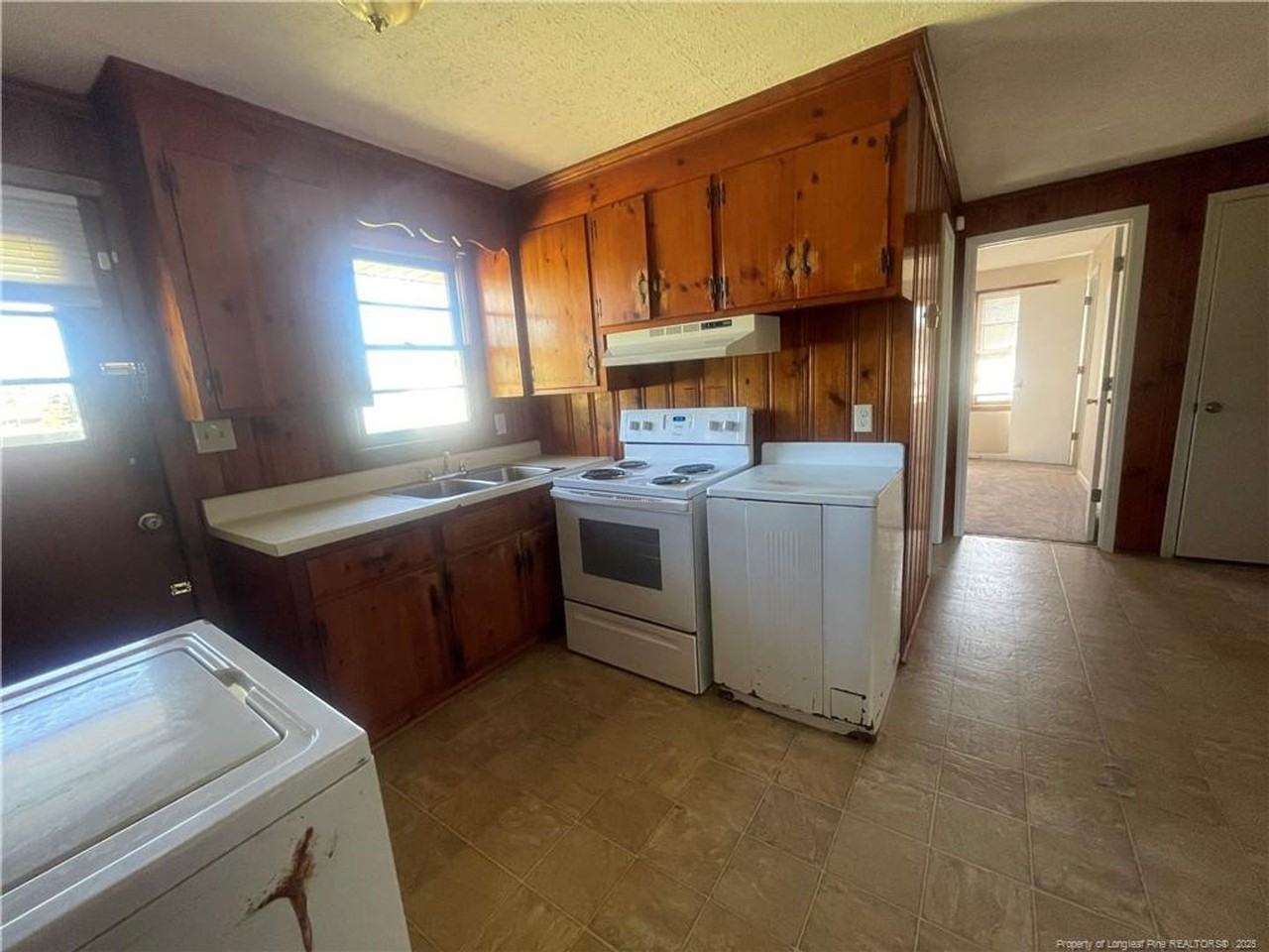 1624 Eureka Ave - Photo 3 of 7