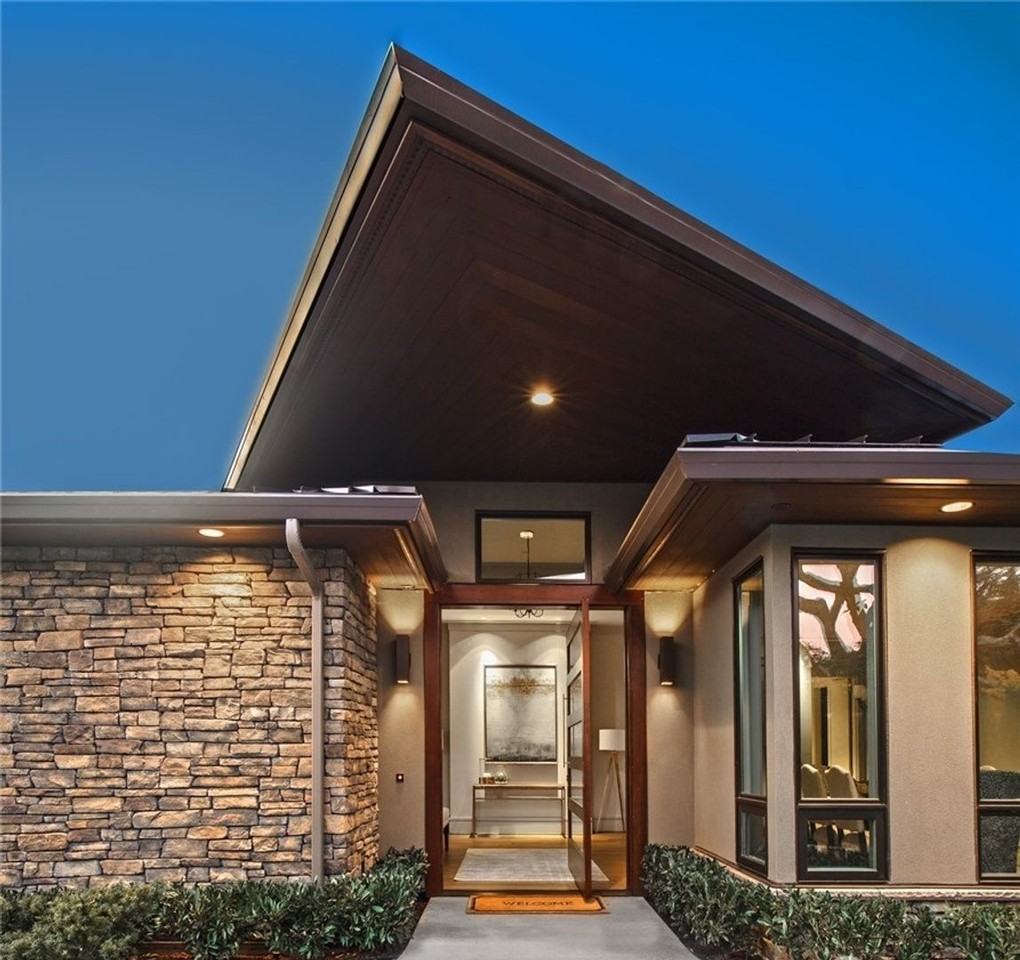 9026 Ne 19th St - Photo 2 of 40