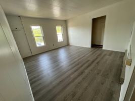featured image of 305 W Linn St