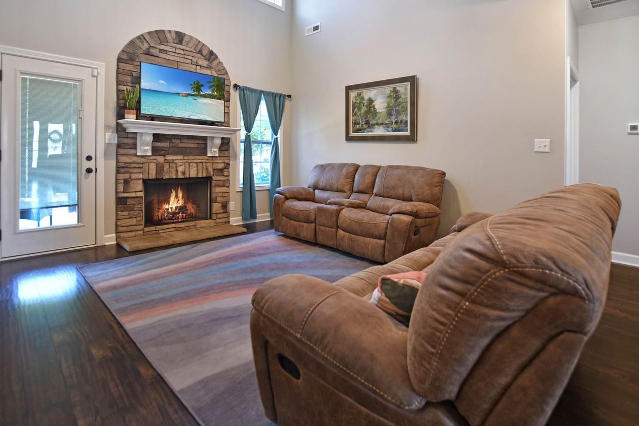 233 Ledina Ct - Photo 2 of 19