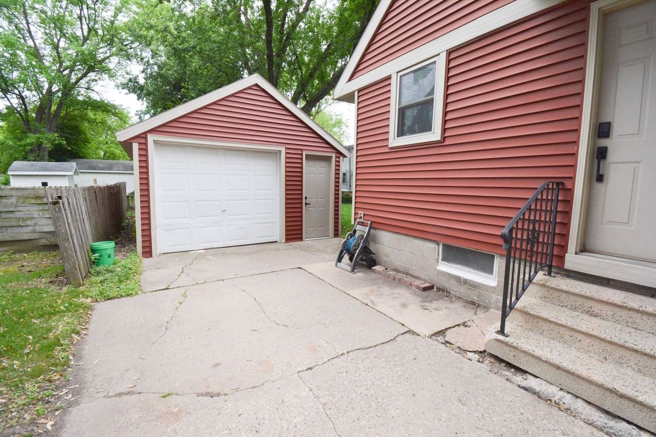 1208 5th St Se - Photo 2 of 19