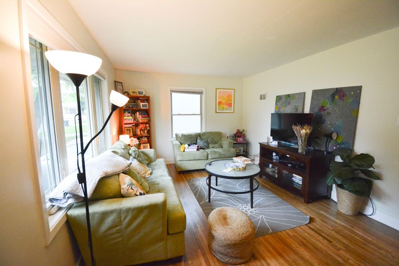 1208 5th St Se - Photo 3 of 19