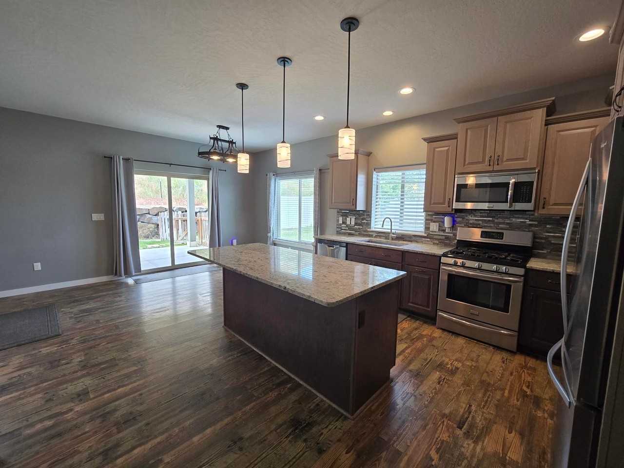 5905 Velonia Dr - Photo 3 of 38