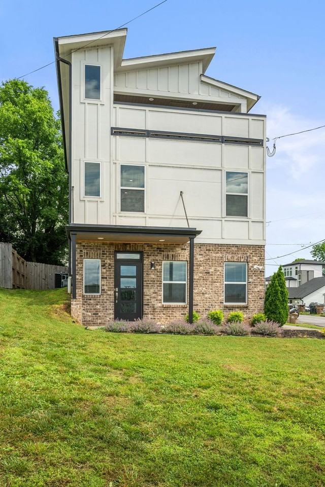 56 Twin St - Photo 2 of 28