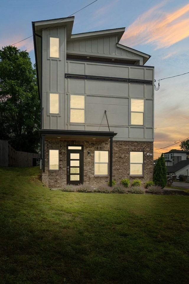 56 Twin St - Photo 3 of 28