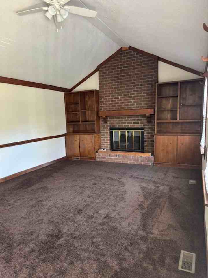 1505 Homestead Rd - Photo 3 of 9