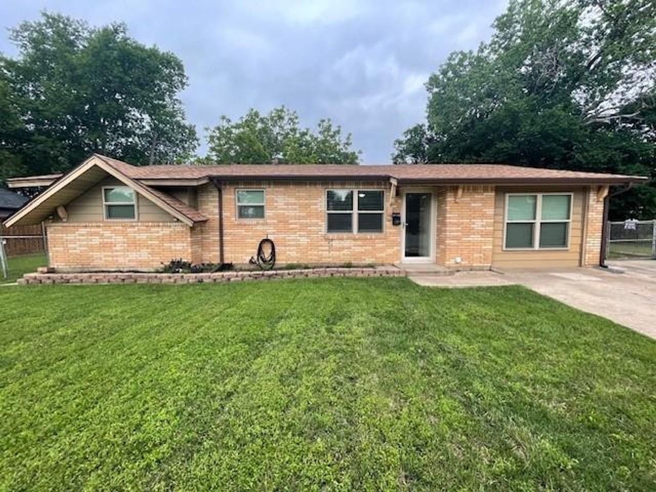 408 Southern Ct - Photo 2 of 19