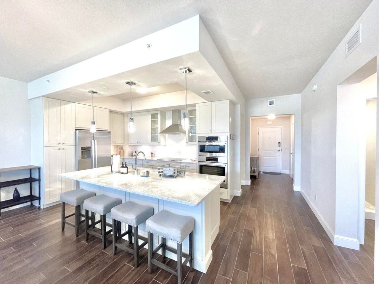 1044 1044 Bay Colony Drive S & Slip #8 - Photo 2 of 21