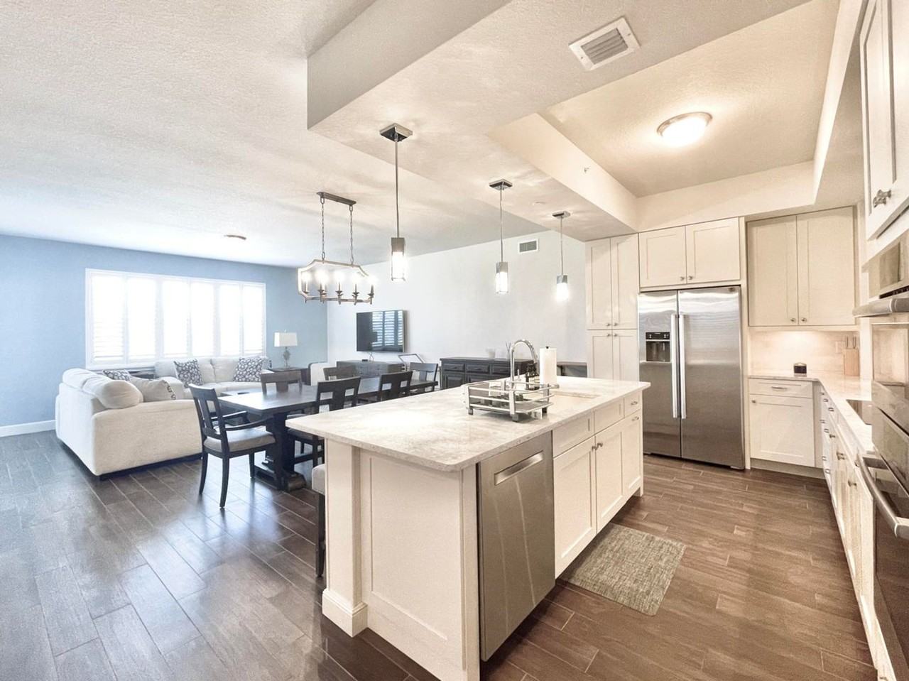 1044 1044 Bay Colony Drive S & Slip #8 - Photo 3 of 21