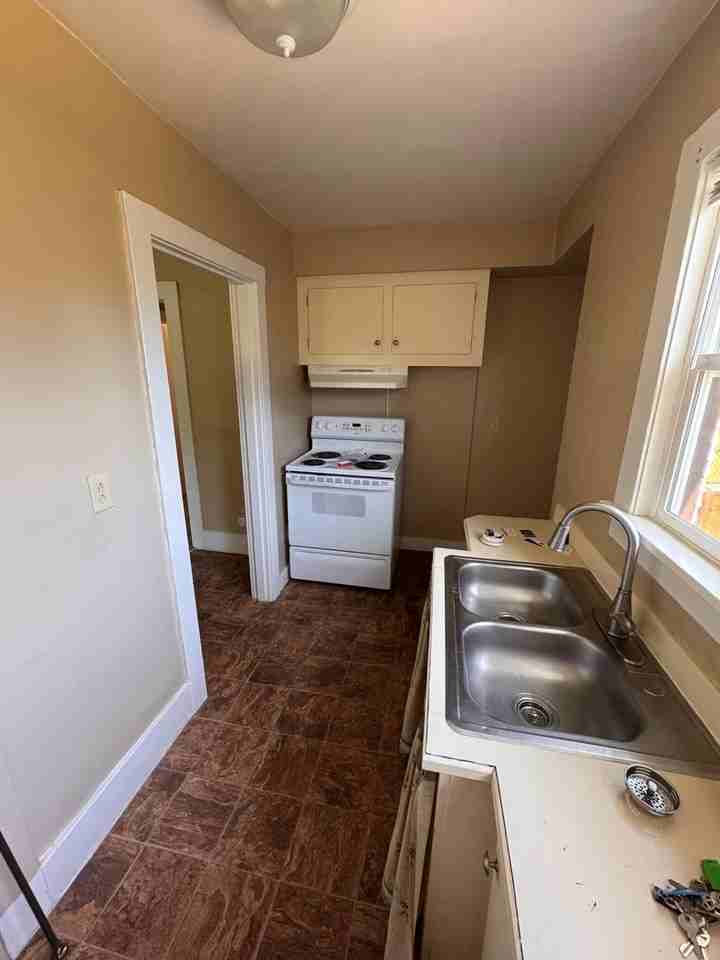 1336 Elizabeth Ave - Photo 3 of 14