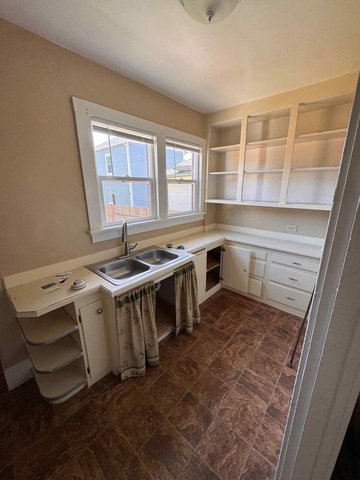 1336 Elizabeth Ave - Photo 4 of 14