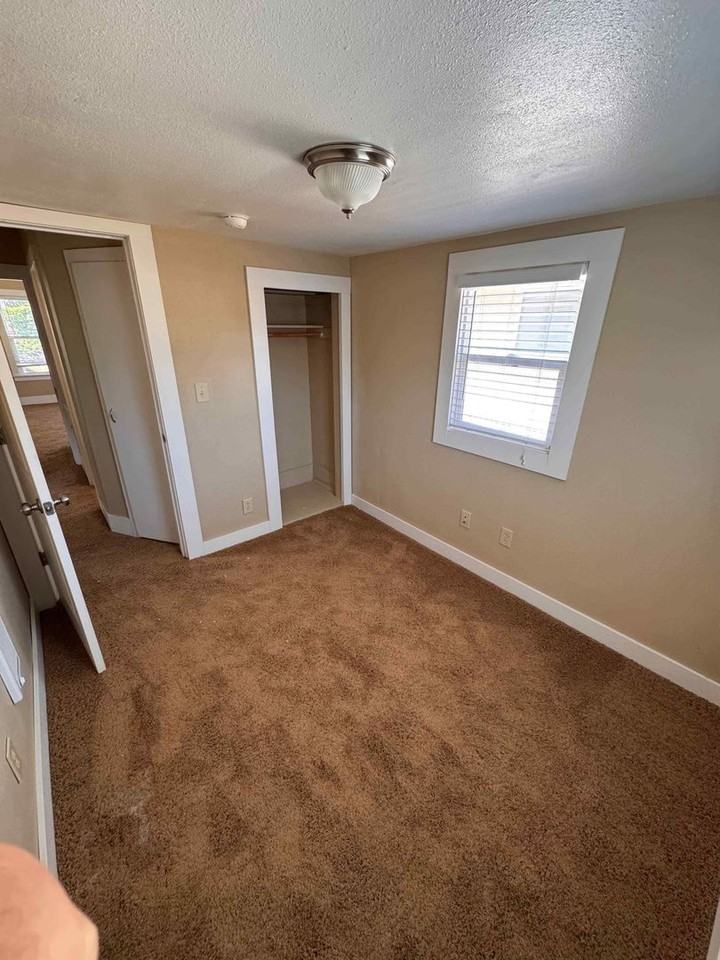 1336 Elizabeth Ave - Photo 6 of 14