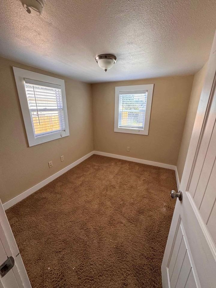 1336 Elizabeth Ave - Photo 7 of 14