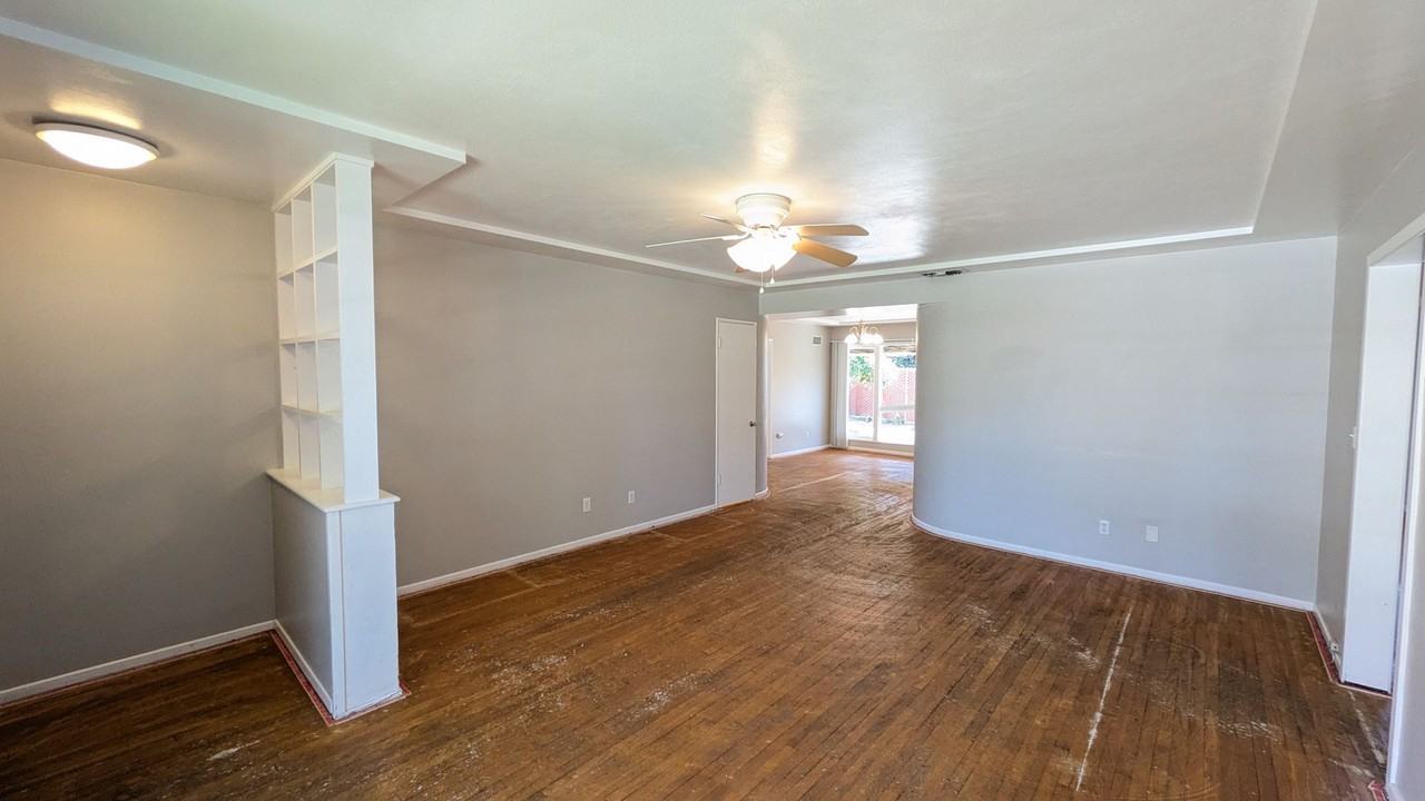 4818 59th St - Photo 2 of 34