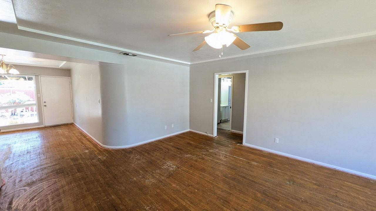 4818 59th St - Photo 3 of 34
