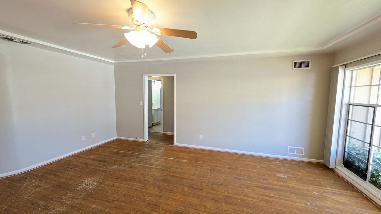4818 59th St - Photo 4 of 34